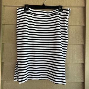 Banana Republic skirt side slits  side zipper Sz 16. B & W stripes